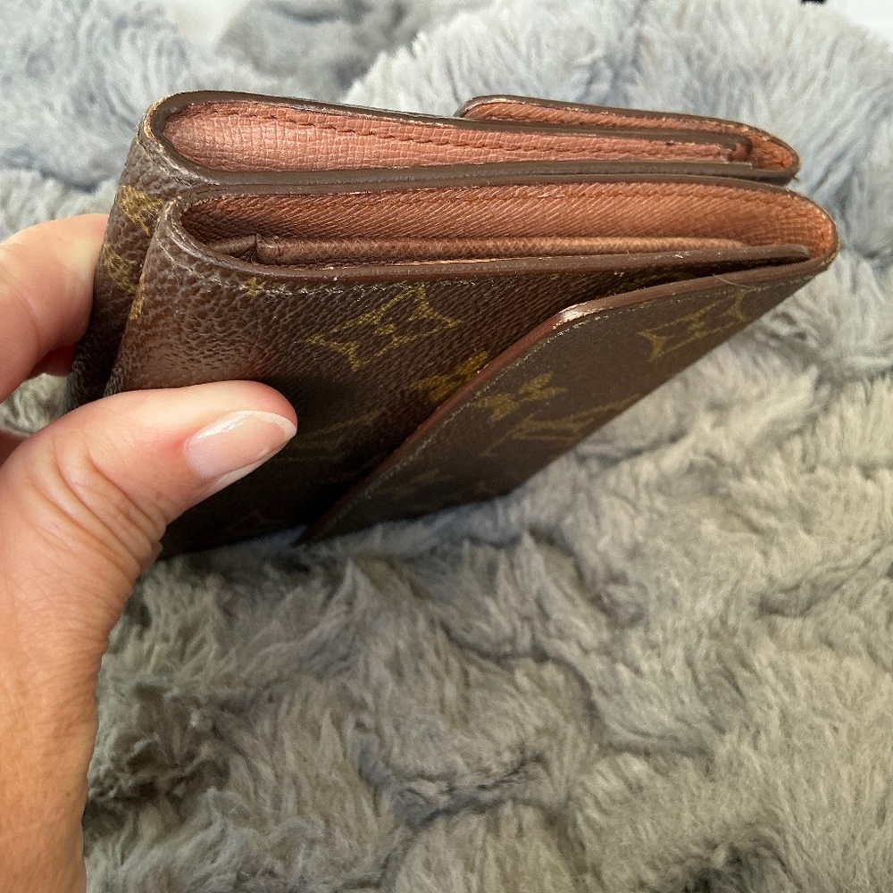 Louis Vuitton Monogram Medium Size Trifold Wallet - Picture 9 of 16
